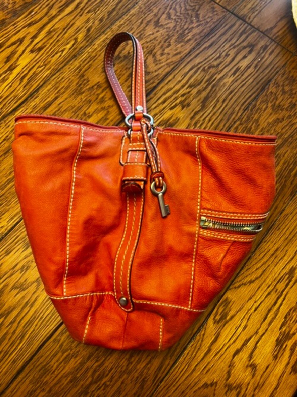Women's Fossil Leather Purse, Handbag, Zip close, zip pockets, Red, Ex Con! - Picture 5 of 8